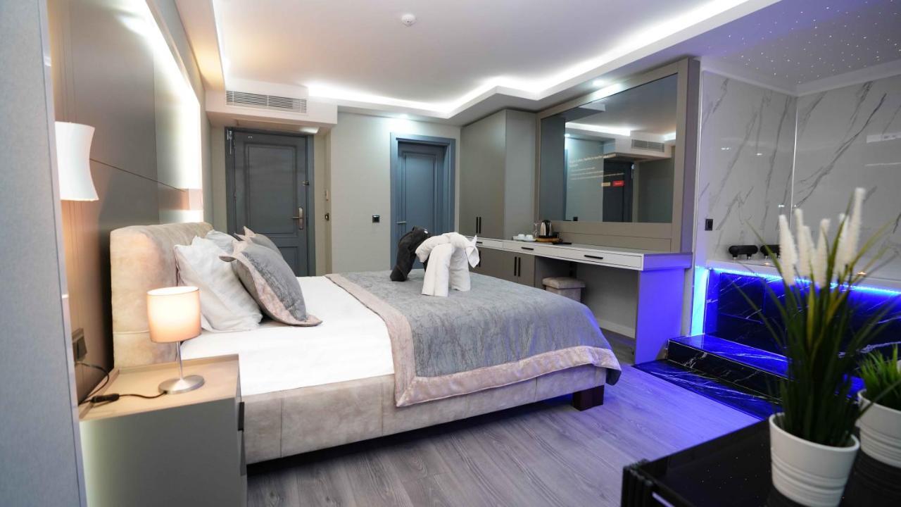 Aura Marina Hotel *